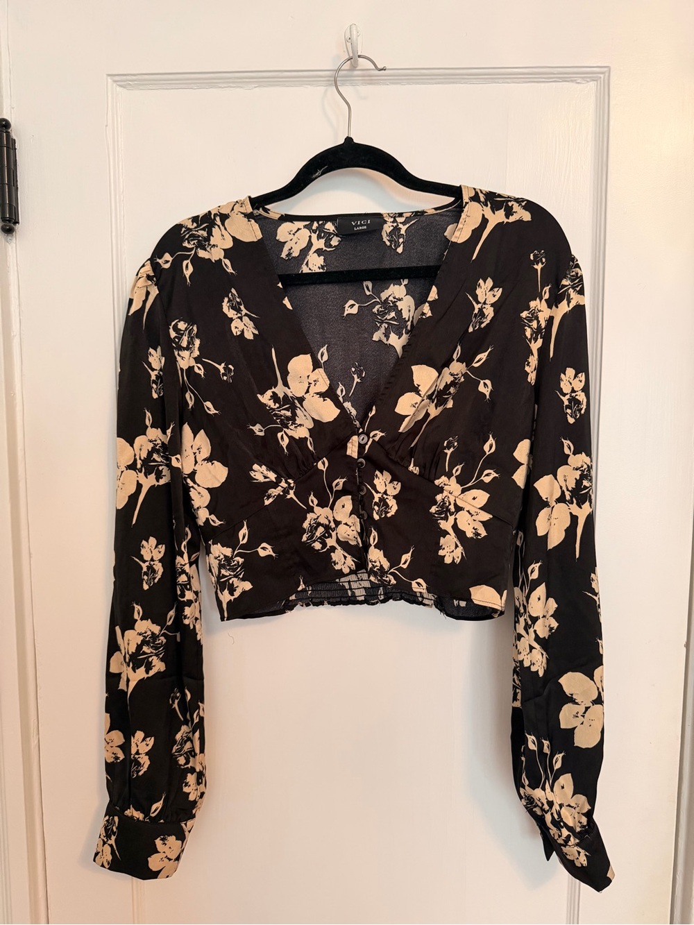 VICI Floral Wrap Long Sleeve Crop Top in Black and Cream Size Large